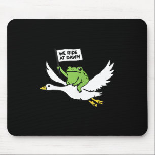 Tapis De Souris Chevauchée à l'aube drôle grenouille chevauchant o