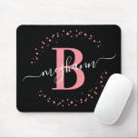 Tapis De Souris Chic moderne fille rose noir Nom Script Monogramme<br><div class="desc">Fille, moderne, élégant, tendance, rose et noir, monogramme blanc, script de nom initial personnalisé monogrammed mousepad personnalisé. Doté d'une initiale monogramme et d'un script de nom de girly dans une police de caractères de calligraphie lettrée et d'un cadre de cercle pointillé autour de votre monogramme. Un cadeau féminin parfait pour...</div>