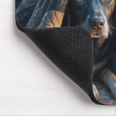 Tapis De Souris Chien et chat effrayés sous une courtepointe (Coin)