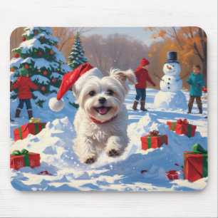 Tapis De Souris Chien maltais courant dans la neige avec Casquette