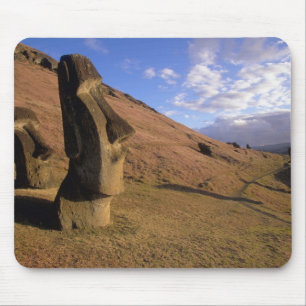 Tapis De Souris Chili, Île de Pâques. Colline avec Moai
