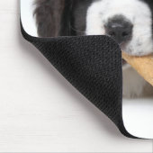 Tapis De Souris Chiot adorable de St Bernard mâchant sur un os de (Coin)