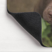 Tapis De Souris Chiot du Labrador assis dans l'herbe (Coin)