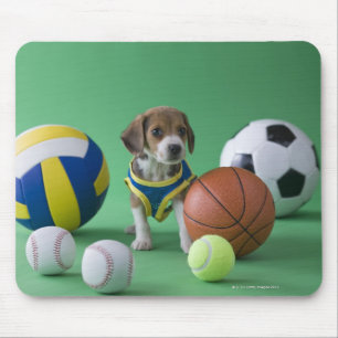 Tapis De Souris Chiot entouré par des boules de sport