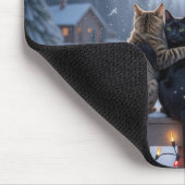 Tapis De Souris Christmas Cats Embracing On a Snowy Fence (Coin)