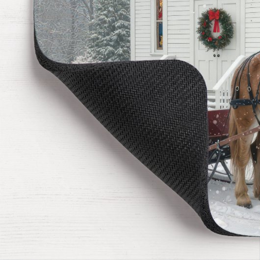 Tapis De Souris Christmas Horse-Drawn Sleigh Waiting By a Chapel (Coin)