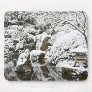 Tapis De Souris Chutes de neige dans le jardin japonais de Portlan