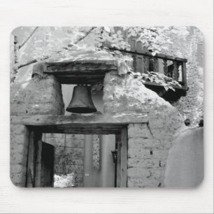 Tapis De Souris Cloche en adobe rugueuse dans l'entrée, Santa Fe,