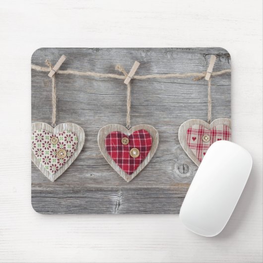 Tapis De Souris Coeurs au-dessus d'un Tableau en bois (Avec souris)