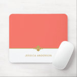 Tapis De Souris Corail moderne élégant Nom Or Mousepad<br><div class="desc">Ce tapis de souris moderne et élégant présente des couleurs coralliennes et blanches avec séparateur à points d'or. Customisez avec votre nom ou nom d'entreprise.</div>