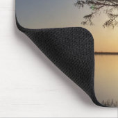 Tapis De Souris Coucher de soleil derrière un arbre (Coin)