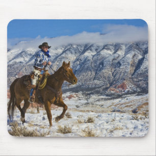 Tapis De Souris Cow-boy à cheval portant des chaps en cuir