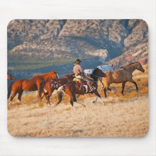 Tapis De Souris Cowboy élevant des chevaux sauvages 2 (Devant)