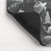 Tapis De Souris Cowboys regardant une magazine (Coin)
