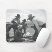 Tapis De Souris Cowboys regardant une magazine (Avec souris)