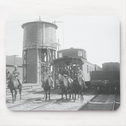 Tapis De Souris Cowboys sur des chevaux posant devant un train (Devant)