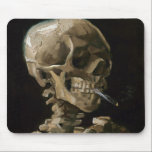 Tapis De Souris Crâne avec brûler la cigarette Vincent van Gogh Ar<br><div class="desc">Vincent van Gogh (Néerlandais, 1853 - 1890) Crâne d'un squelette avec cigarette brûlante, 1885-1886, Huile sur toile Sans cadre : 32 cm × 24, 5 cm (13 po × 9, 6 po) Travail précoce de Vincent van Gogh. Ce petit tableau fait partie de la collection permanente du musée Van Gogh...</div>