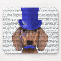 Dachshund avec chapeau bleu et moustache bleue