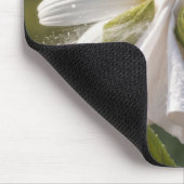 Tapis De Souris Daisy Sneezing Into a Handkerchief (Coin)