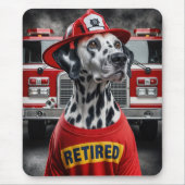 Tapis De Souris Dalmation portant une chemise à la retraite (Devant)