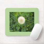 Tapis De Souris Dandelion niché dans un trèfle vert (Avec souris)