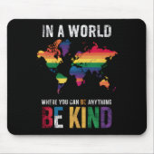 Tapis De Souris Dans Un Monde Où L'On Peut Être N'Importe Quoi (Devant)