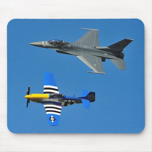 Tapis de souris de combat du faucon F-16 et du (Devant)