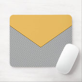 Tapis De Souris Design de chevrons noir et blanc et triangle jaune (Avec souris)
