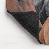 Tapis De Souris Deux baies et un gris, trois chevaux dans une rang (Coin)