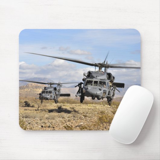 Tapis De Souris Deux hélicoptères HH-60 Pavehawk se préparent à at (Avec souris)