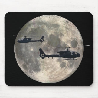 Tapis De Souris deux hélicoptères silhouettés par une pleine lune