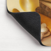 Tapis De Souris Divers fromages sur la planche à découper (Coin)