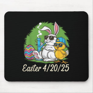 Tapis De Souris Drôle Joyeux lapin de Pâques Fumer les mauvaises h