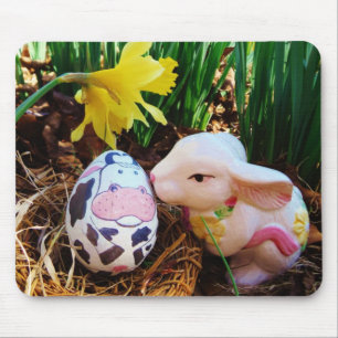 Tapis De Souris Easter Bunny kissing Cow Egg