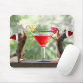 Tapis De Souris Écureuils de Père Noël buvant un cocktail (Avec souris)