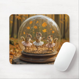 Tapis De Souris Écureuils rayés dansant dans un globe de verre
