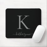 Tapis De Souris Élégant moderne Monogramme argent noir<br><div class="desc">Monogramme d'argent moderne et élégant sur un élégant tapis de souris noir. Facile à customiser avec votre propre nom et vos détails. Parfait pour votre style de vie moderne minimaliste mais luxueux ! Veuillez nous contacter à cedarandstring@gmail.com si vous avez besoin d'aide pour la conception ou les produits correspondants.</div>