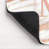 Tapis De Souris Élégant Monogramme sur Rose en cuivre chic en marb (Coin)