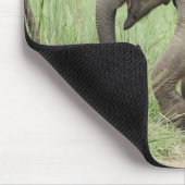 Tapis De Souris Éléphant bébé suivant sa mère, Corbett (Coin)