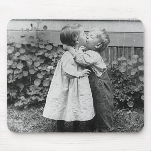 Tapis De Souris Elle obtient le penny, il obtient le baiser (Devant)