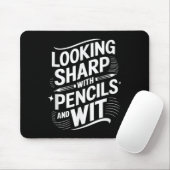 Tapis De Souris En Regardant Sharp Avec Crayons Et Avec Esprit (Avec souris)