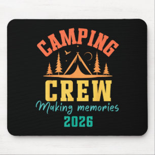 Tapis De Souris Équipe de camping en groupe familial amusant en pl