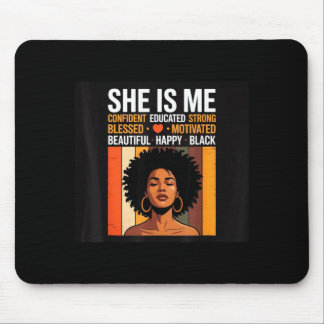 Tapis De Souris Est une femme noire afro forte éduquée confiante