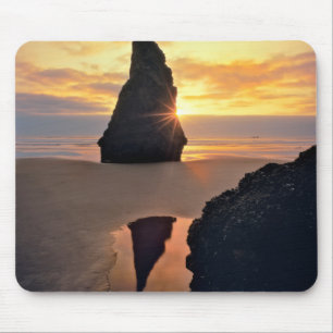 Tapis De Souris États-Unis, Oregon. Formation rocheuse au coucher
