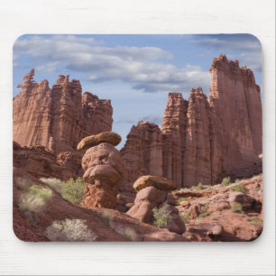 Tapis De Souris États-Unis, Utah. Vue des Fisher Towers. Crédit :