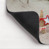 Tapis De Souris étoiles de mer sous parapluie sur la plage (Coin)