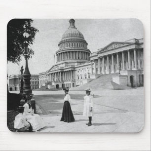 Tapis De Souris Extérieur du bâtiment de capitol avec des femmes