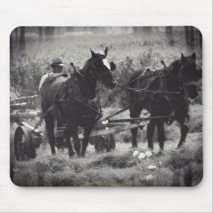 Tapis De Souris Faire du foin avec les chevaux Noir et Blanc