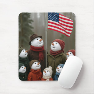 Tapis De Souris Famille de bonshommes de neige autour d'un drapeau