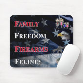 Tapis De Souris family, freedom, firearms and felines mouse pad (Avec souris)